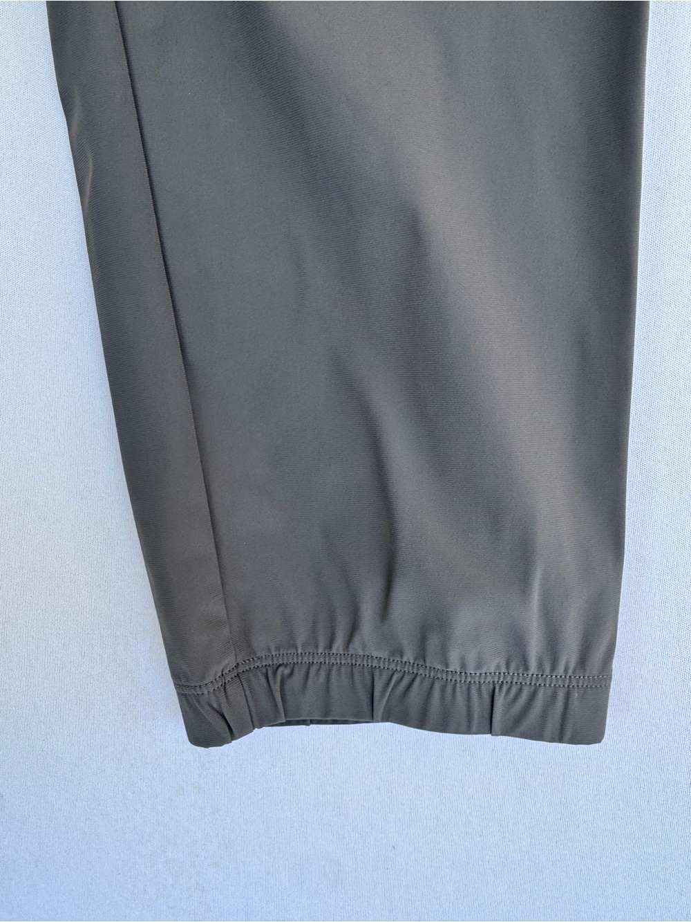 Vuori Men's Jogger Pants in Slate Gray - Picture 7 of 9